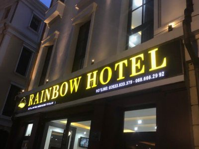 Bảng hiệu khách sạn rainbow