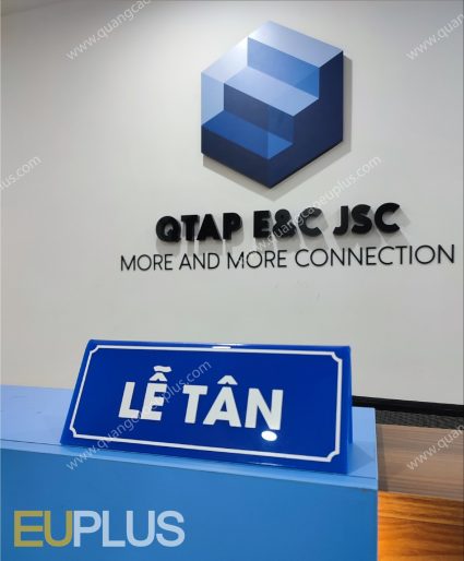 Logo văn phòng tường quầy lễ tân