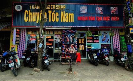 Bảng hiệu tôn sơn xanh chữ vàng đỏ