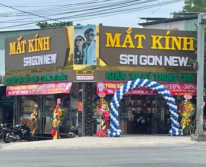 Bảng hiệu kính sang trọng