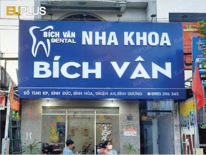 Thi công bảng hiệu nha khoa