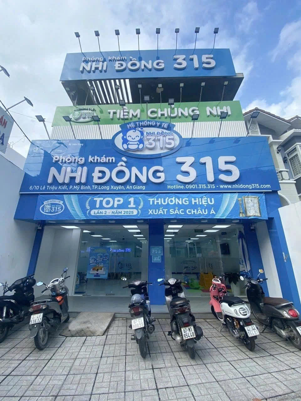 Bảng hiệu phòng khám nhi
