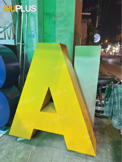 Gia công logo chữ nổi