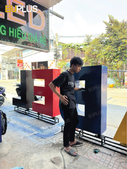 Gia công logo nhà máy